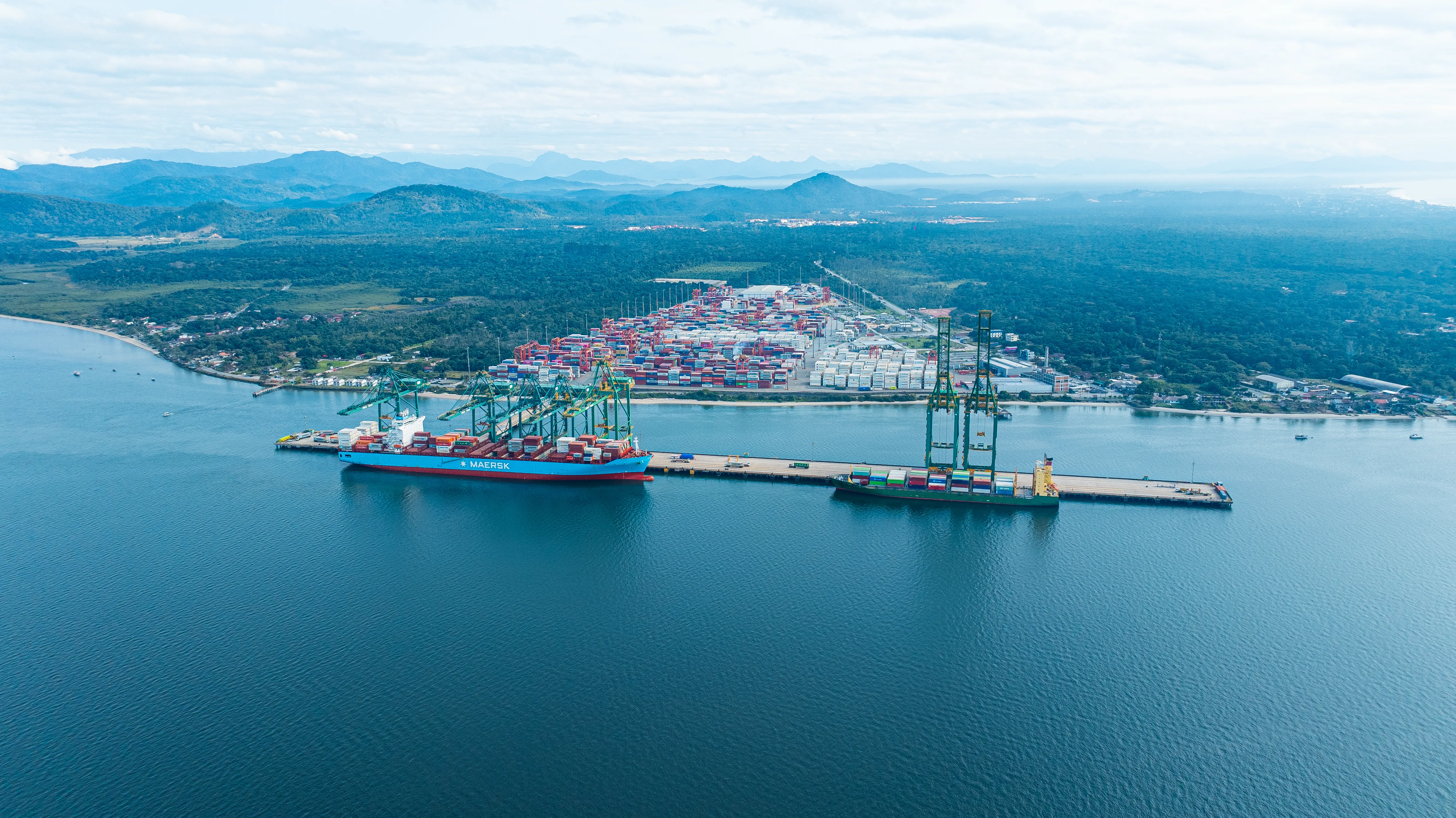 Vista aérea do Porto Itapoá